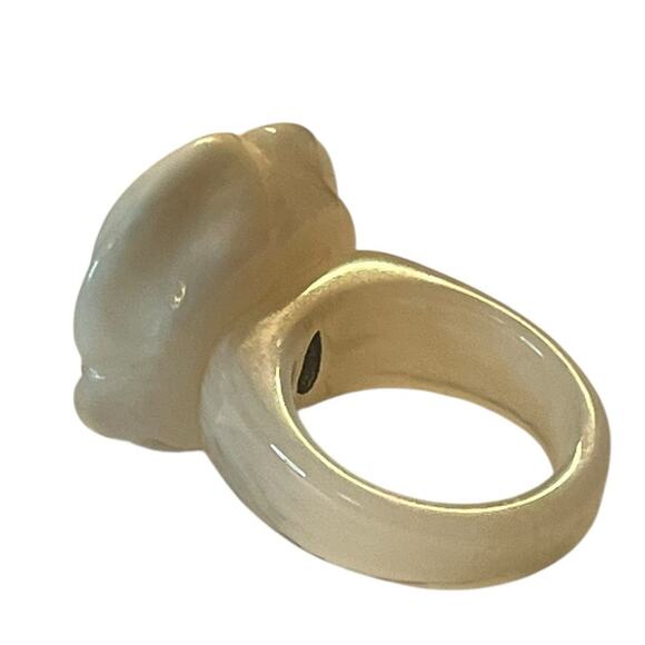 Chanel Camellia Flower CC Logo Resin Ring - Y2K Spring 2002 Vintage Sz 6.5 - Picture 4 of 11